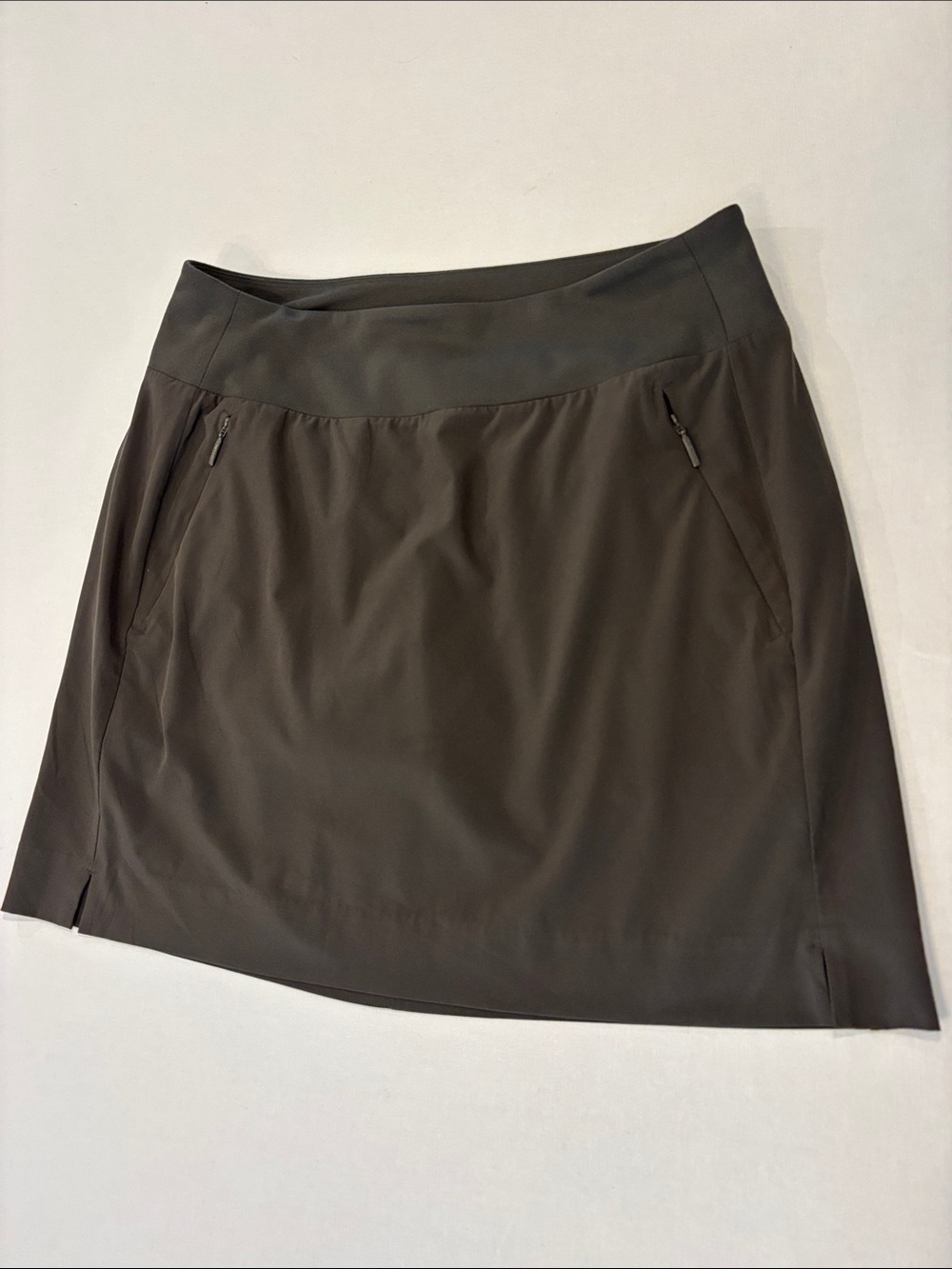 Athleta Charcoal Golf Tennis women’s wide waistband pull up skort. Size 6